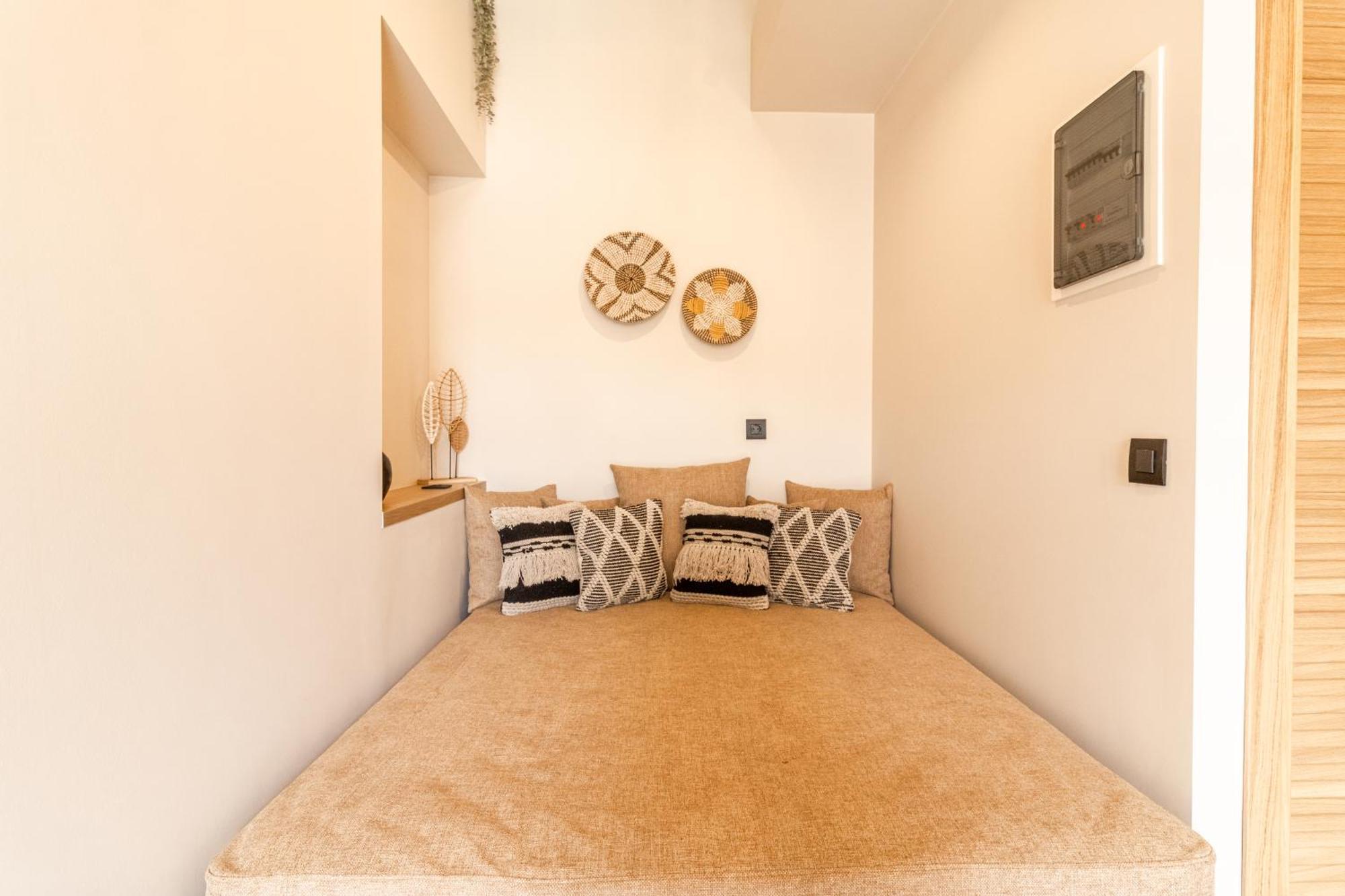 Adorno Private Suites Only Adults & Kids 12 Plus Vrasná Esterno foto